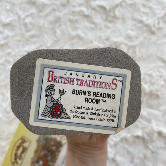 David Winter Cottages Burns' Reading Room January British Traditions With Box - Picture 7 of 11